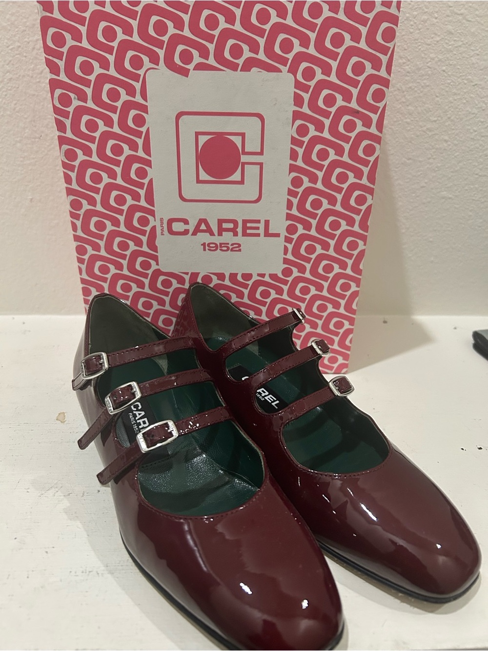 Carel Ariana Burgundy size 35/US 4